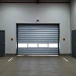Puertas manuales vs motorizadas: cuál es más rentable a largo plazo