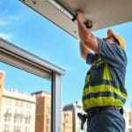 Instalación y reparación de puertas basculantes en Valencia y alrededores